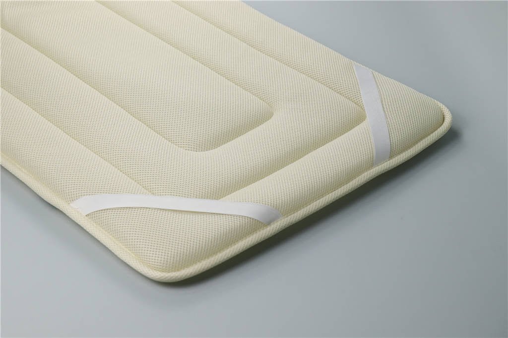 Cooling mat made from upcycled 3D mesh fabric