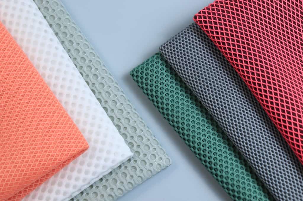 Large-volume spacer mesh rolls packaged and labelled for Spain wholesale export